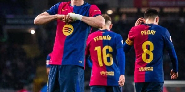 巴萨找到新莱万！17岁小将上演西甲首秀：1米76客串中锋